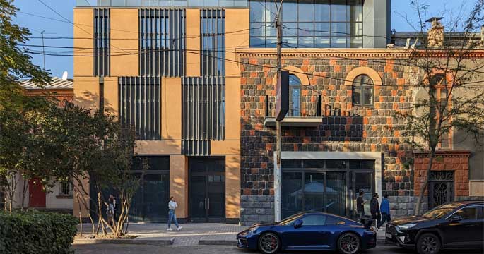 Restaurants’ building at Cascade