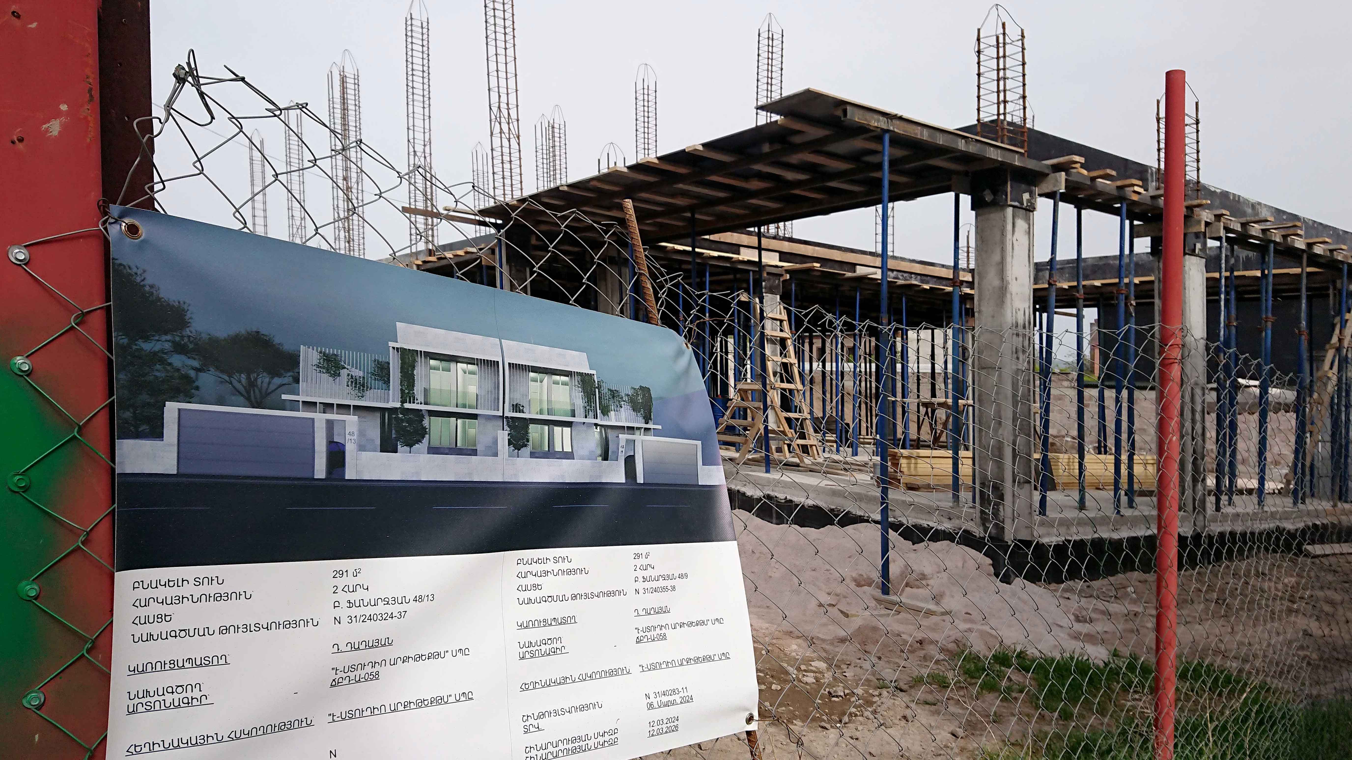 The construction of 2 "Mirrored" houses in Kanaker has already started